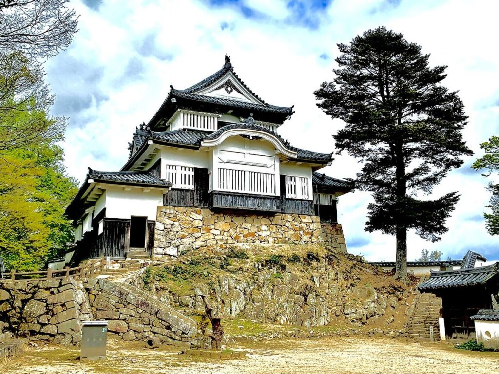 備中松山城の現存天守