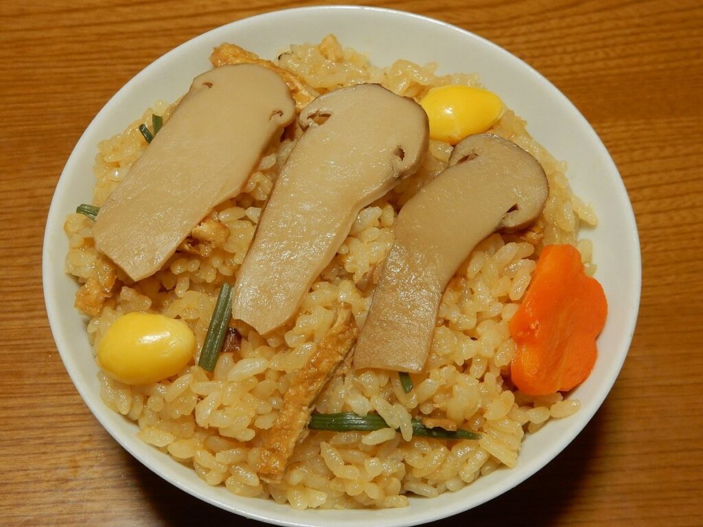 松茸ご飯(銀杏入り)